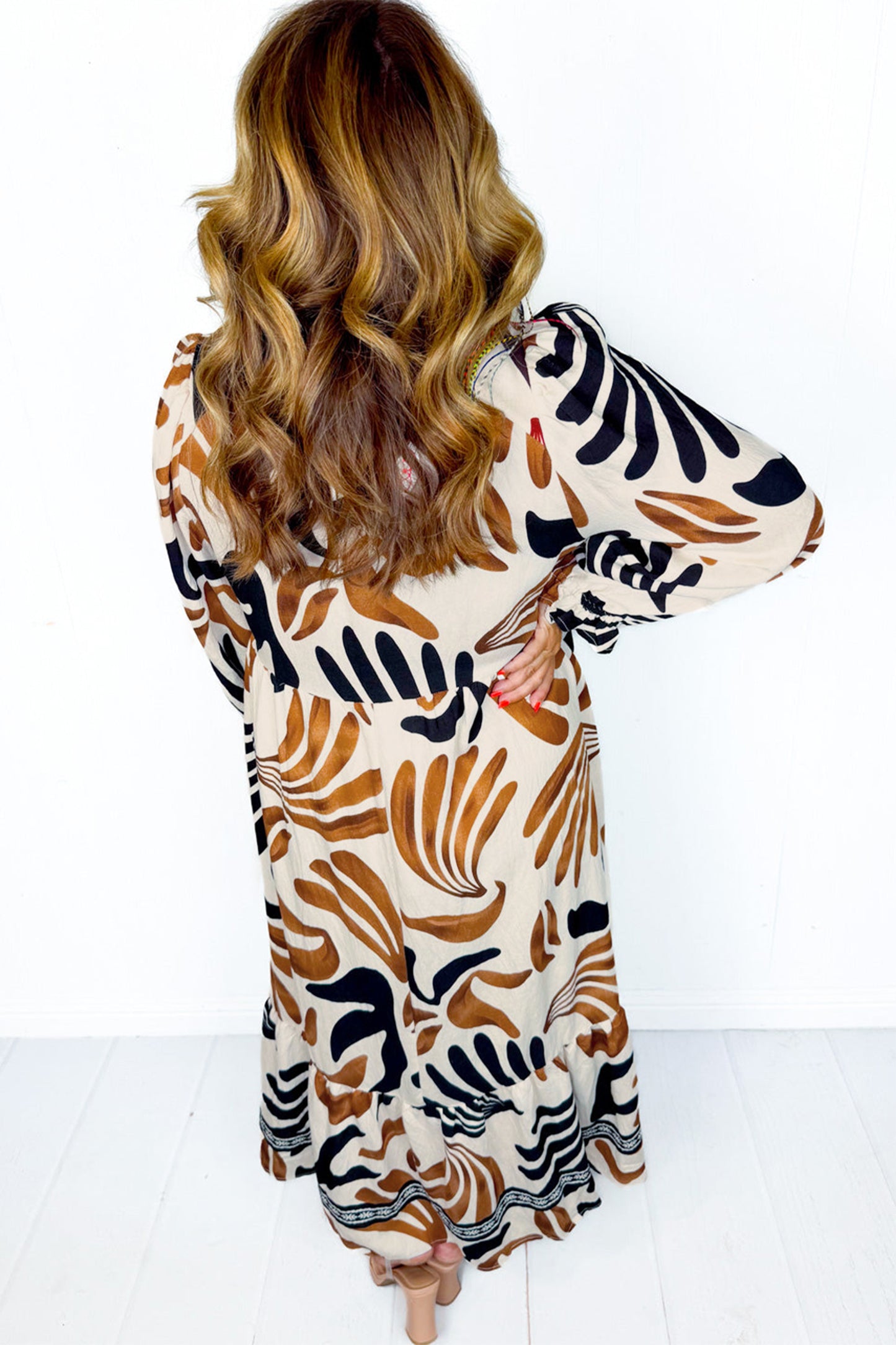 White Plus Size Abstract Print Contrast Collar Split Neck Shift Long Dress